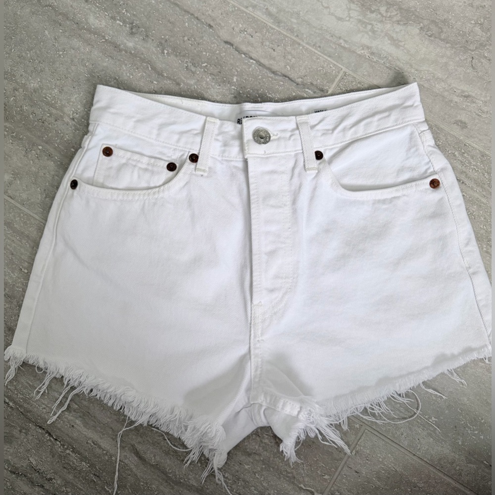 RE/DONE Originals White Frayed Denim Cutoff Shorts Size 25 High Rise Raw Hem - Picture 2 of 13